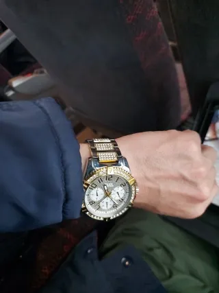 Reloj Guess Dorado y Blanco