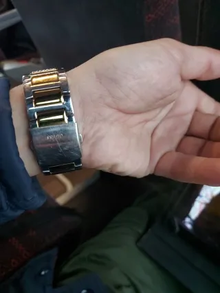 Reloj Guess Dorado y Blanco