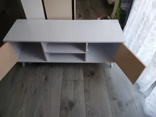 Mueble TV blanco y madera