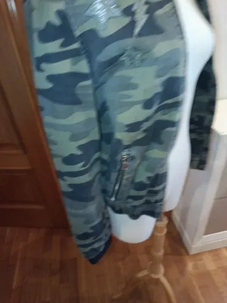 Chaqueta Zara camuflaje customizada