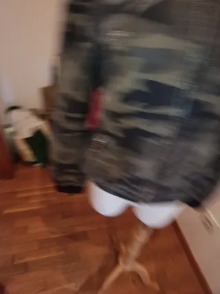 Chaqueta Zara camuflaje customizada