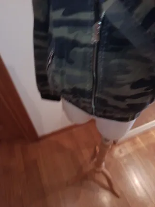 Chaqueta Zara camuflaje customizada