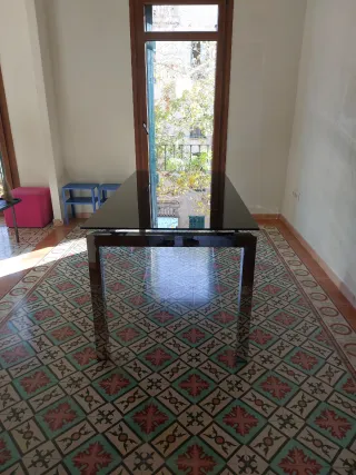 Mesa de cristal y metal negra