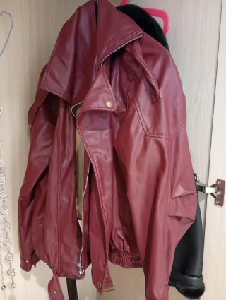 Chaqueta de cuero roja