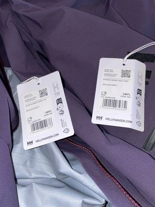 Conjunto cortaviento ultraligero 950€ Helly Hansen