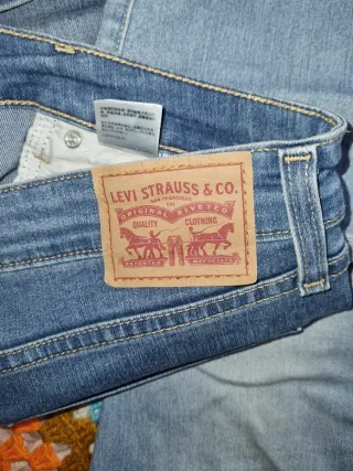 Pantalones Levi's 501 Talla 30 como se vé fotos.