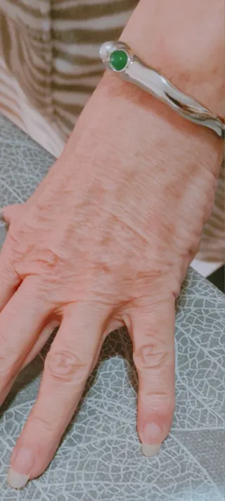 REBAJAS % Brazalete con piedra verde onix y perla