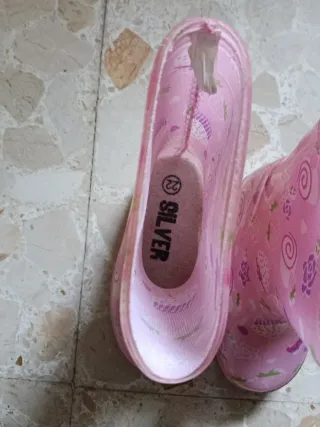 Botas de agua rosas con cupcakes