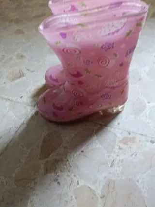 Botas de agua rosas con cupcakes