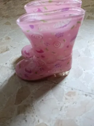 Botas de agua rosas con cupcakes