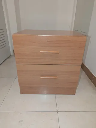 Mesita de noche de madera. De la tienda hipopotamo