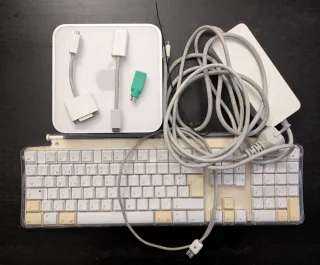 Mac mini + Teclado y Cables Apple