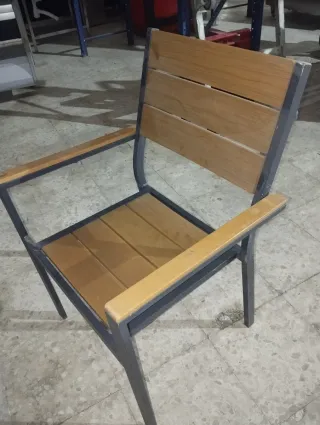 Lote 16 Sillas Metal y Madera