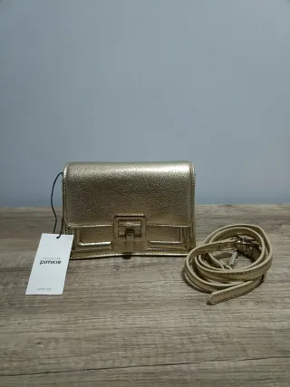 Bolso dorado. Con etiqueta