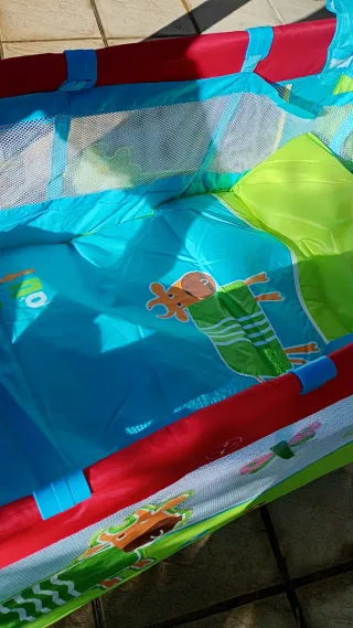 Cuna de viaje con estampado infantil