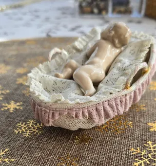 Lladró Bebé en Canastilla Porcelana