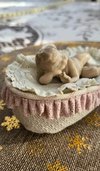 Lladró Bebé en Canastilla Porcelana
