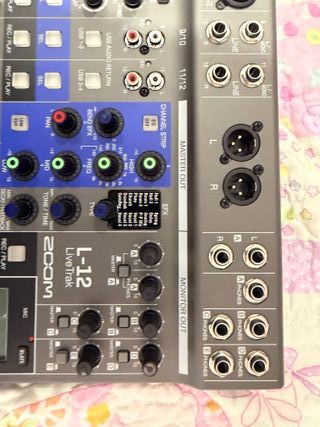Zoom LiveTrak L-12 Mesa Mezclas Digital