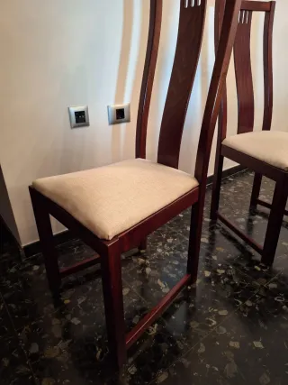 Mesa comedor y 6 sillas.