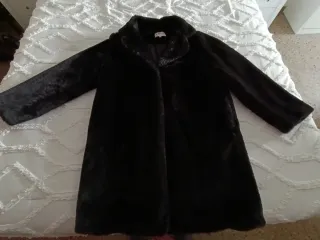Chaquetón pelo corto negro