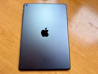 iPad 9ª Gen 64GB Gris en garantía + Funda Azul