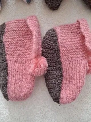 Zapatitos de bebé tejidos