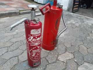 2 Extintores Antiguos Rojos