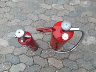 2 Extintores Antiguos Rojos