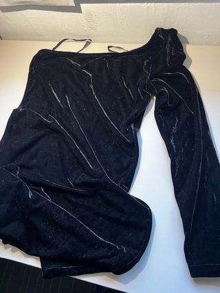 Vestido negro asimétrico