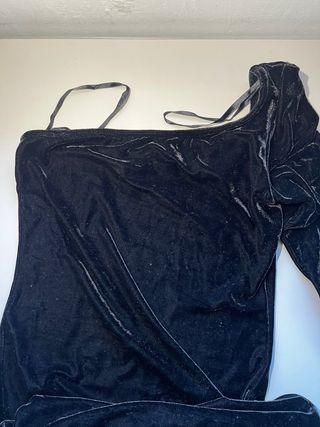 Vestido negro asimétrico