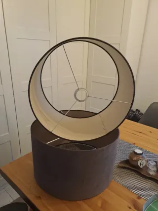 Pantalla de lámpara marrón y dorada