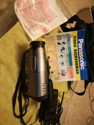 Videocámara Panasonic Plata y Negra