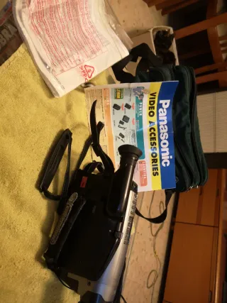 Videocámara Panasonic Plata y Negra