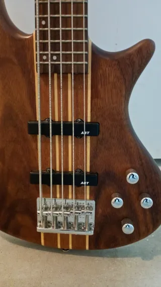 Bajo Eléctrico Washburn Taurus T25