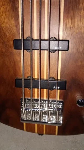 Bajo Eléctrico Washburn Taurus T25