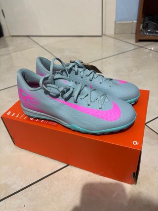 Scarpe da calcio Nike nuove