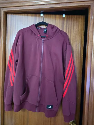 Chaqueta Adidas con cremallera y capucha