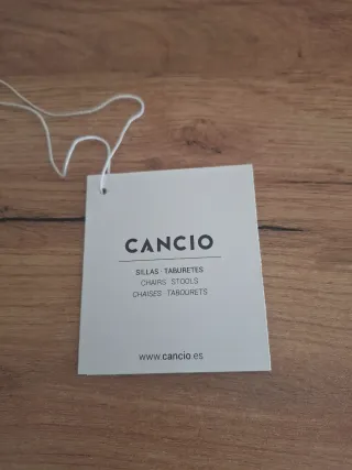 Dos taburetes con respaldo.  Cancio mod. Palma.