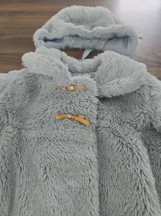 Abrigo y gorro de pelo para niña