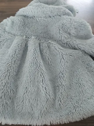 Abrigo y gorro de pelo para niña