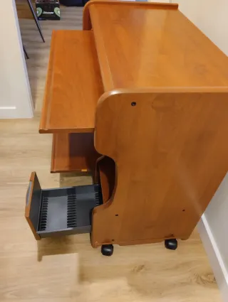 Mesa de ordenador de madera