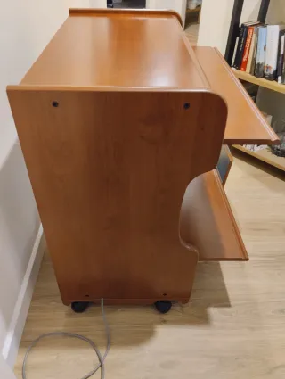 Mesa de ordenador de madera