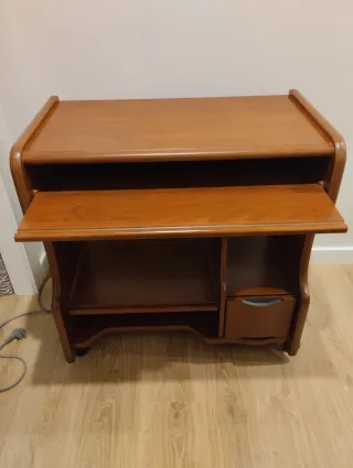 Mesa de ordenador de madera