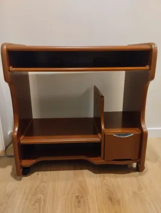 Mesa de ordenador de madera