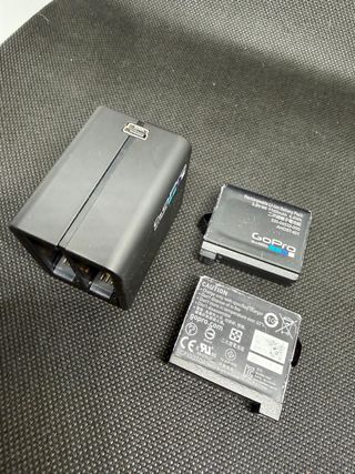 2 Baterías GoPro Hero 4 + Base Cargador