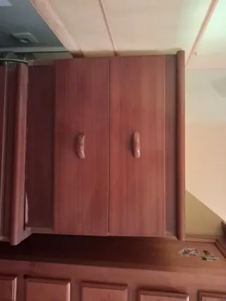 2 Mesitas de madera marrón