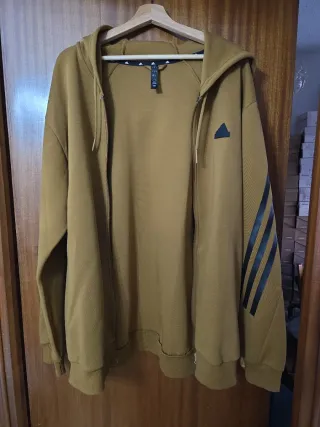 Chándal Adidas con cremallera y capucha