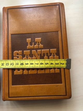 Biblia con tapas de cuero, Antiquisima!!