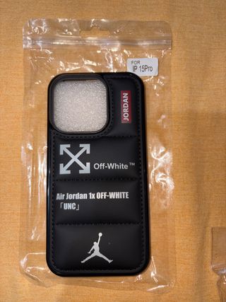 Cover Jordan x Off-White per iPhone 15 Pro