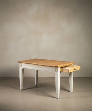 Mesa rústica de madera blanco viejo